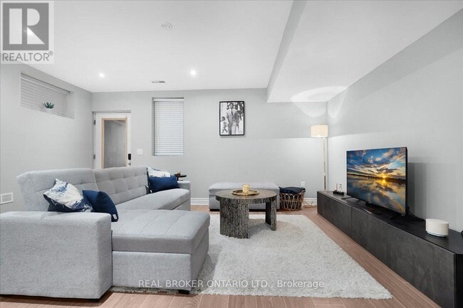 25A Mystic Ave in Toronto, ON - Building Photo - Building Photo