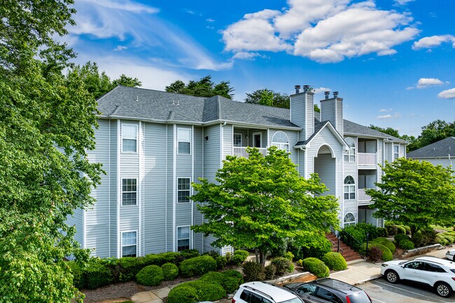Somerset Village Condos in Greensboro, NC - Foto de edificio - Building Photo