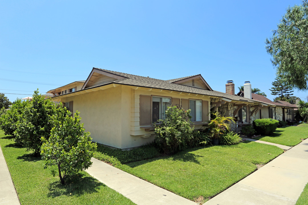 7572 Volga Dr in Huntington Beach, CA - Building Photo