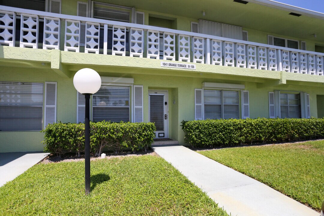 1041 Orange Terrace in Delray Beach, FL - Building Photo