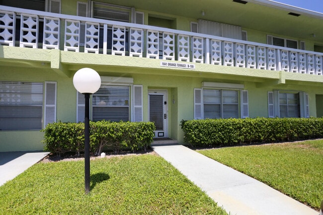 1041 Orange Terrace