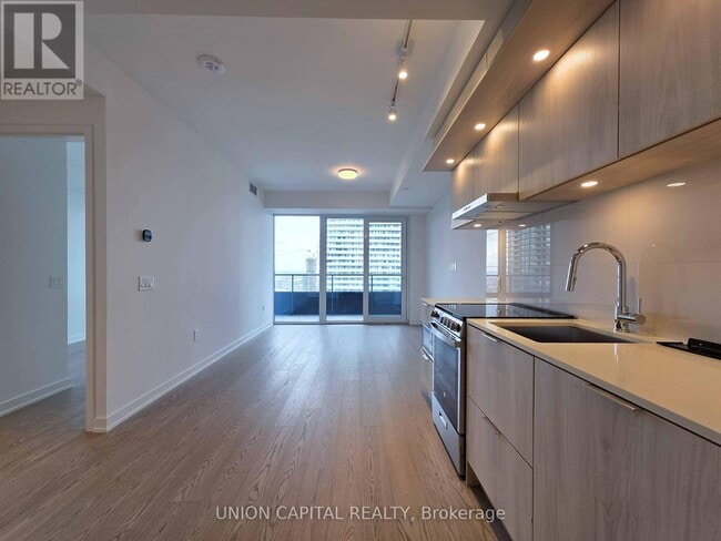 448 Burnhamthorpe Rd W in Mississauga, ON - Building Photo - Building Photo