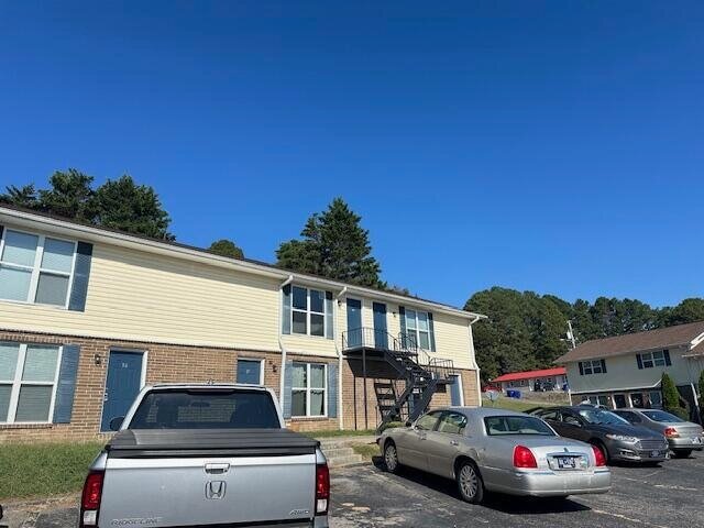 property at 2075 Clingan Dr NW