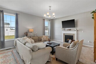 4809 Lepinske Farm Pl in Clay, NY - Building Photo - Building Photo