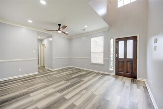 9351 Royal Way in Houston, TX - Foto de edificio - Building Photo