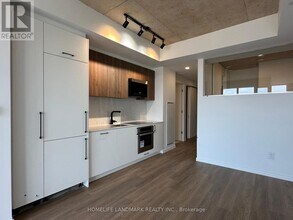 689-689 The Queensway in Toronto, ON - Building Photo - Building Photo