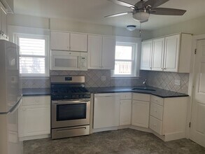 17 Hamblin Rd in Waltham, MA - Building Photo - Building Photo