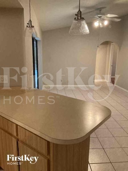 9890 Laketree Ct in Ft. Myers, FL - Foto de edificio - Building Photo