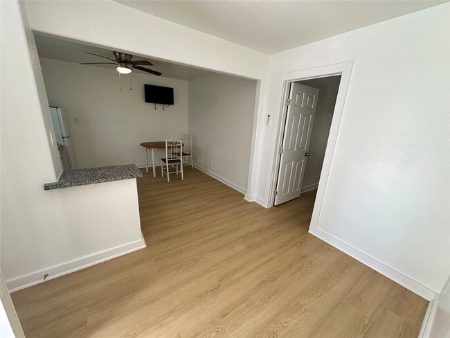 305 Miles Rd in Bacliff, TX - Building Photo - Building Photo