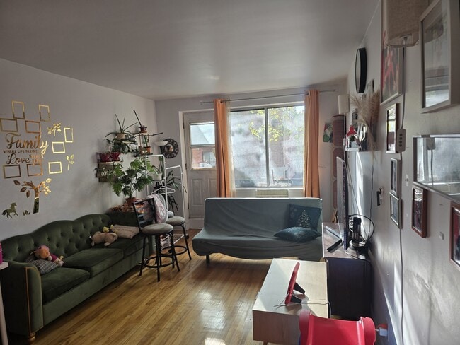 property at 4930 Edouard Montpetit Blvd