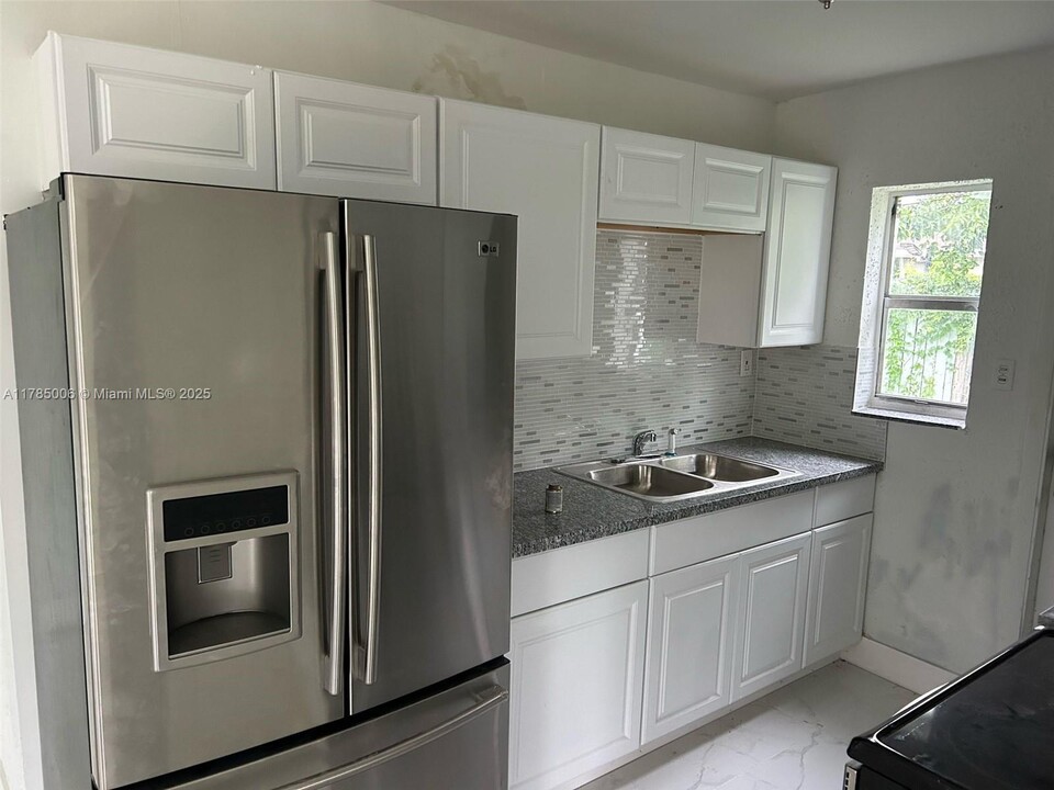 3910 SW 25th St in West Park, FL - Building Photo