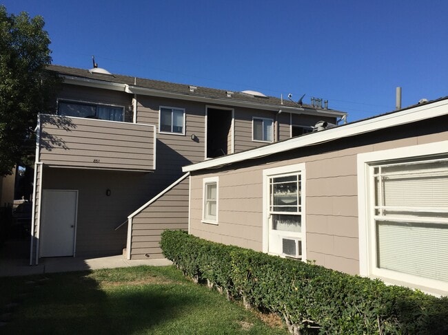 831 N Zeyn St, Unit Apt. B in Anaheim, CA - Building Photo - Building Photo