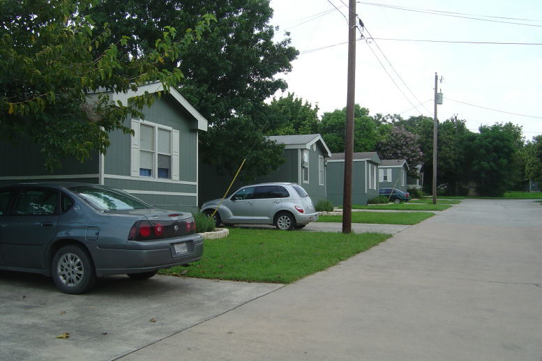 3415 Hunter Rd in San Marcos, TX - Building Photo