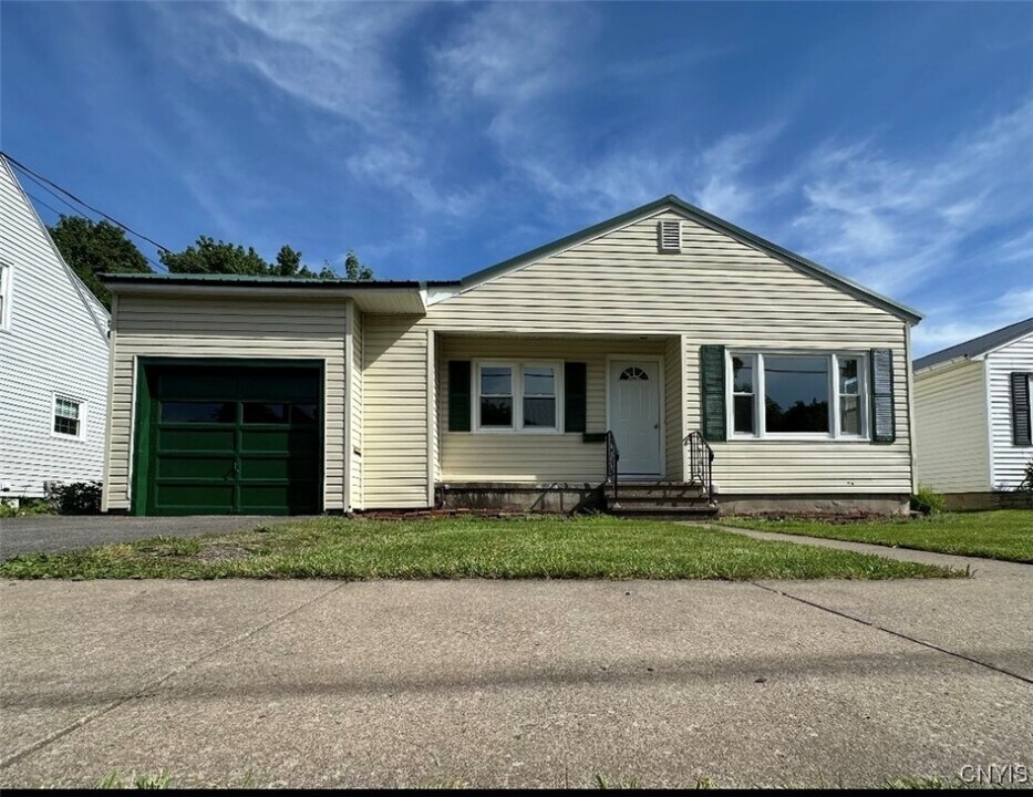 311 Hartford Pl in Utica, NY - Building Photo