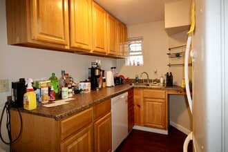 38 Denison Ave in New London, CT - Building Photo - Building Photo