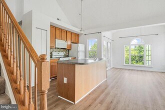 9810 Feathertree Terrace in Gaithersburg, MD - Building Photo - Building Photo