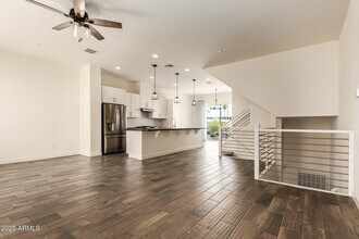 6850 E McDowell Rd in Scottsdale, AZ - Foto de edificio - Building Photo