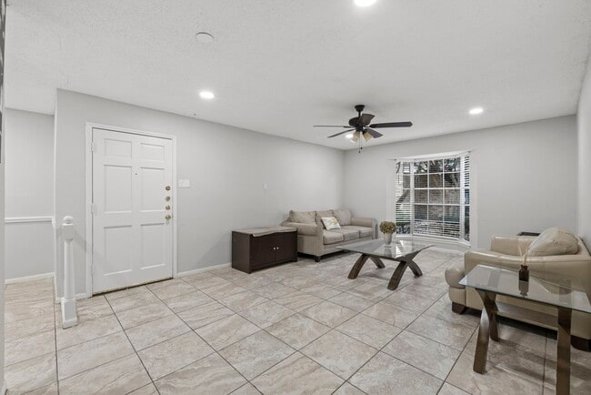 7900 Westheimer Rd in Houston, TX - Building Photo - Building Photo