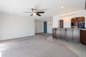 6455 La Jolla BoulevardUnit 245 Ln in San Diego, CA - Building Photo - Building Photo