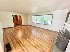 5225 SE 35th Ave in Portland, OR - Building Photo - Building Photo
