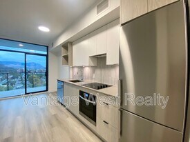 1488 Bertram St in Kelowna, BC - Building Photo