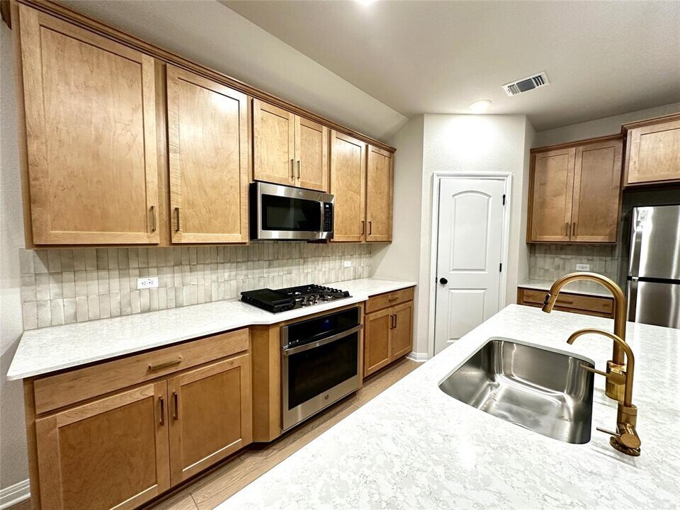 141 Rita Blanca Bnd in Bastrop, TX - Building Photo