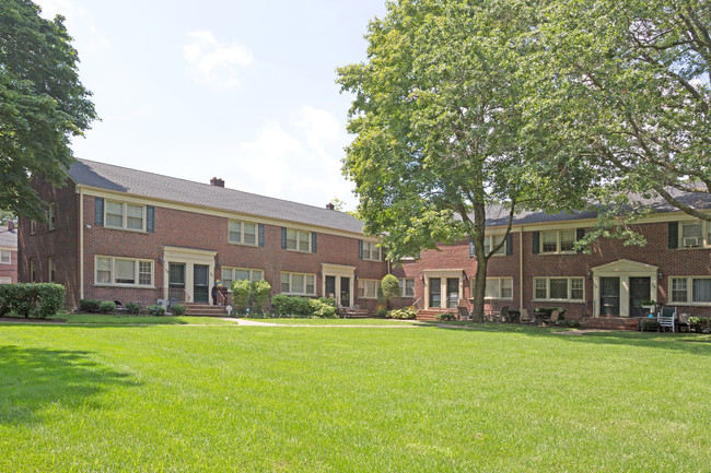 Northfield Townhouses in West Orange, NJ - Building Photo - Building Photo