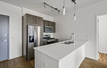 3740 N Halsted St in Chicago, IL - Foto de edificio - Building Photo