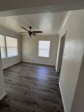 548 Esgar Ave in Modesto, CA - Foto de edificio - Building Photo