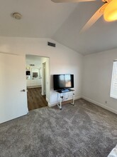 1075 Morning Sun Ln in Corona, CA - Building Photo - Building Photo