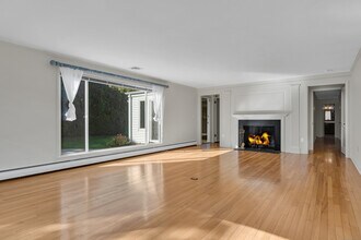 14 Neptune Ave in Madison, CT - Building Photo - Building Photo
