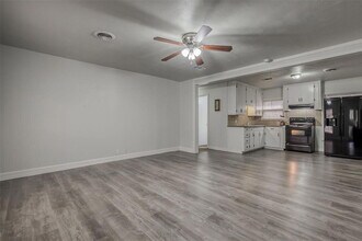 2412 Cravens Rd in Fort Worth, TX - Building Photo - Building Photo