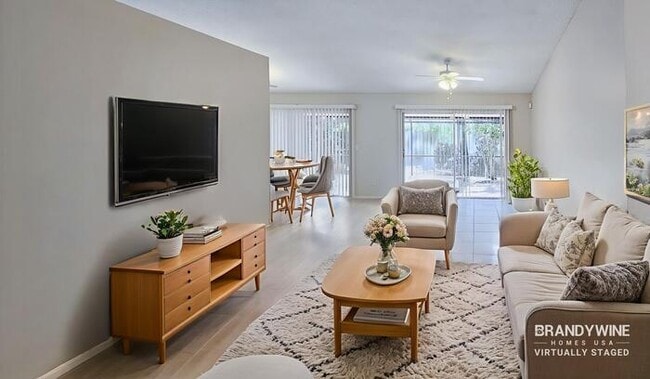 737 Country Shire Ln in Palm Harbor, FL - Building Photo - Building Photo