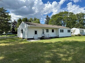 40 Guildhall Rd in Rochester, NY - Building Photo - Building Photo