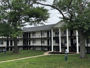 Flats at Turfland in Lexington, KY - Foto de edificio - Building Photo