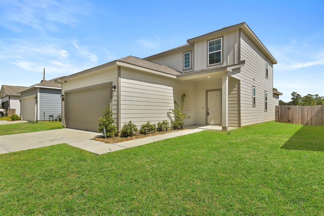 20811 Adventure Wy in Porter, TX - Building Photo