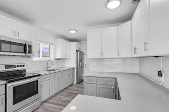 1325 N 26th Ave in Hollywood, FL - Building Photo - Building Photo