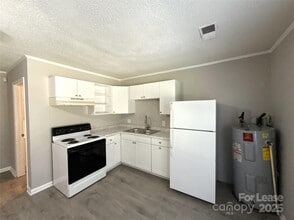 609 W Davidson Ave in Gastonia, NC - Building Photo - Building Photo