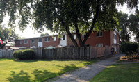 60-64 Henley Cres in Toronto, ON - Building Photo - Building Photo