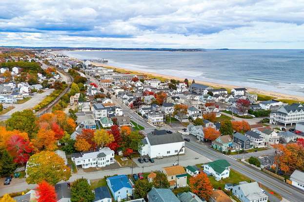 20 Seacliff Ave, Unit Studio in Old Orchard Beach, ME - Building Photo