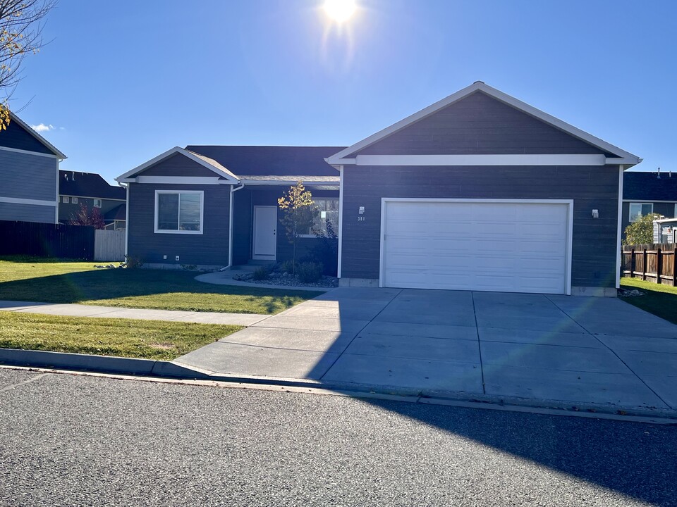 381 Stewart Loop in Bozeman, MT - Building Photo