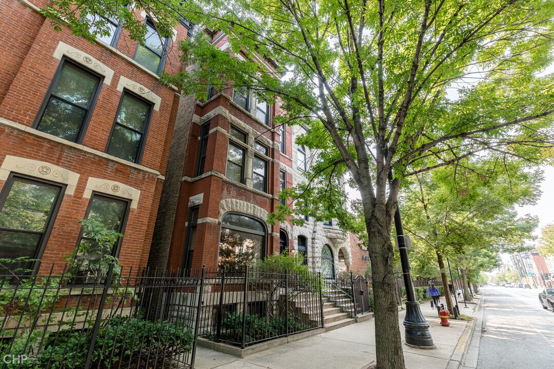 2235 N Halsted St in Chicago, IL - Building Photo