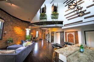 2220 S Harwood St in Dallas, TX - Building Photo