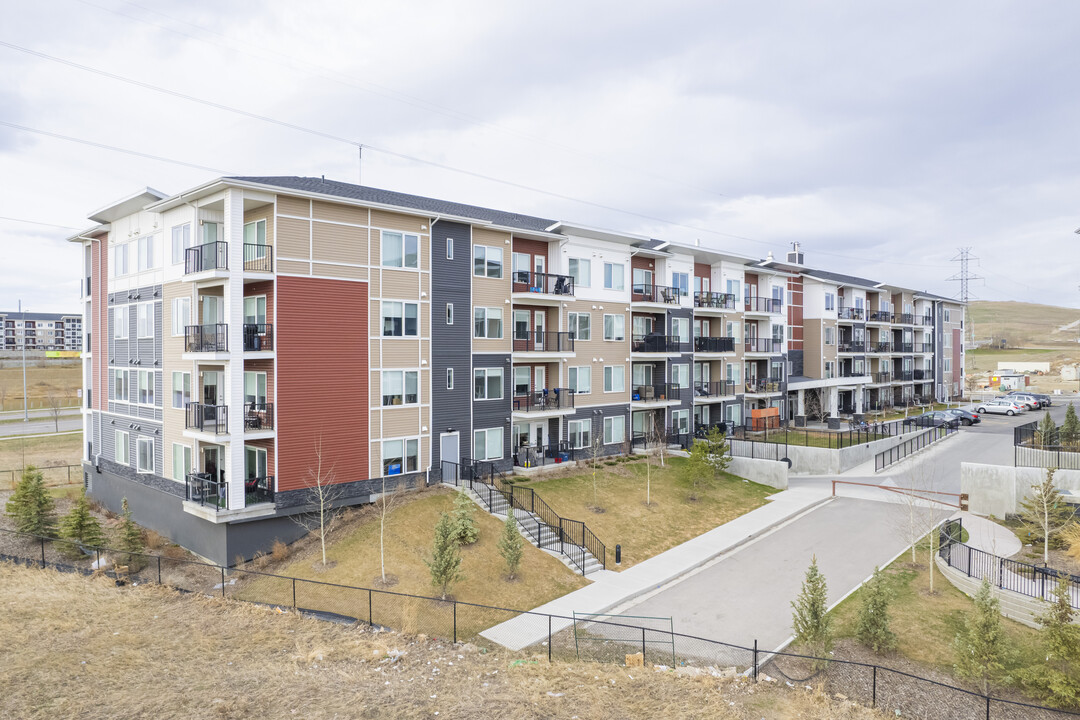 Villages at Nolan Hill II in Calgary, AB - Building Photo