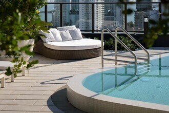 23 NE 17th Ter in Miami, FL - Foto de edificio - Building Photo