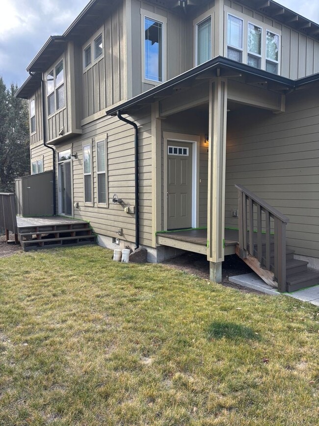 1021 NE Kayak Loop in Bend, OR - Building Photo - Building Photo