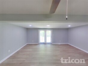 9226 Throgmorton Rd in Parkville, MD - Foto de edificio - Building Photo