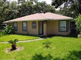 601 N Pruett St, Unit 601 N. Pruett (House) in Baytown, TX - Building Photo
