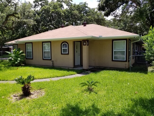 property at 601 N Pruett St