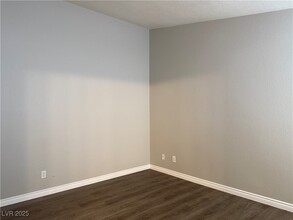 1728 Leaning Pine Way in Las Vegas, NV - Foto de edificio - Building Photo